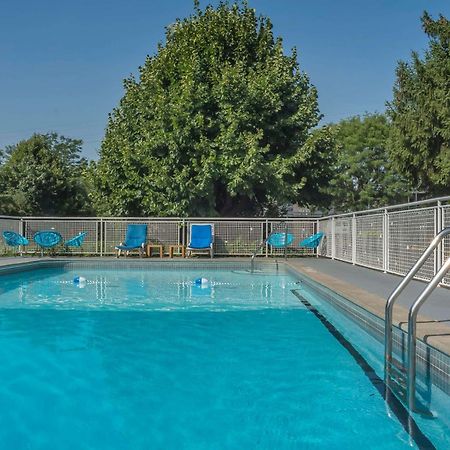 Rodeway Inn Fallsview Ниагарски водопад Екстериор снимка