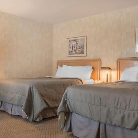 Rodeway Inn Fallsview Ниагарски водопад Екстериор снимка