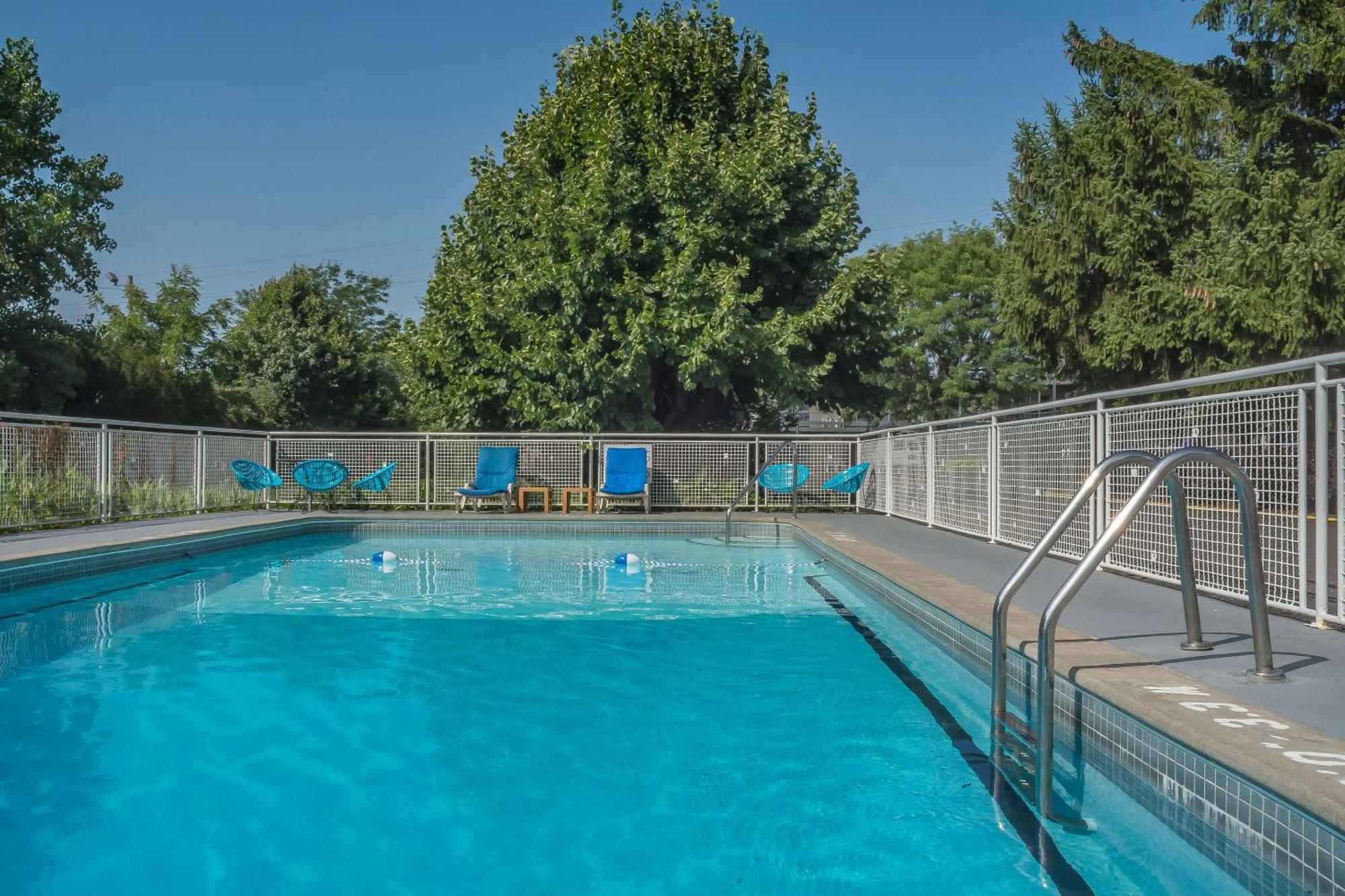 Rodeway Inn Fallsview Ниагарски водопад Екстериор снимка