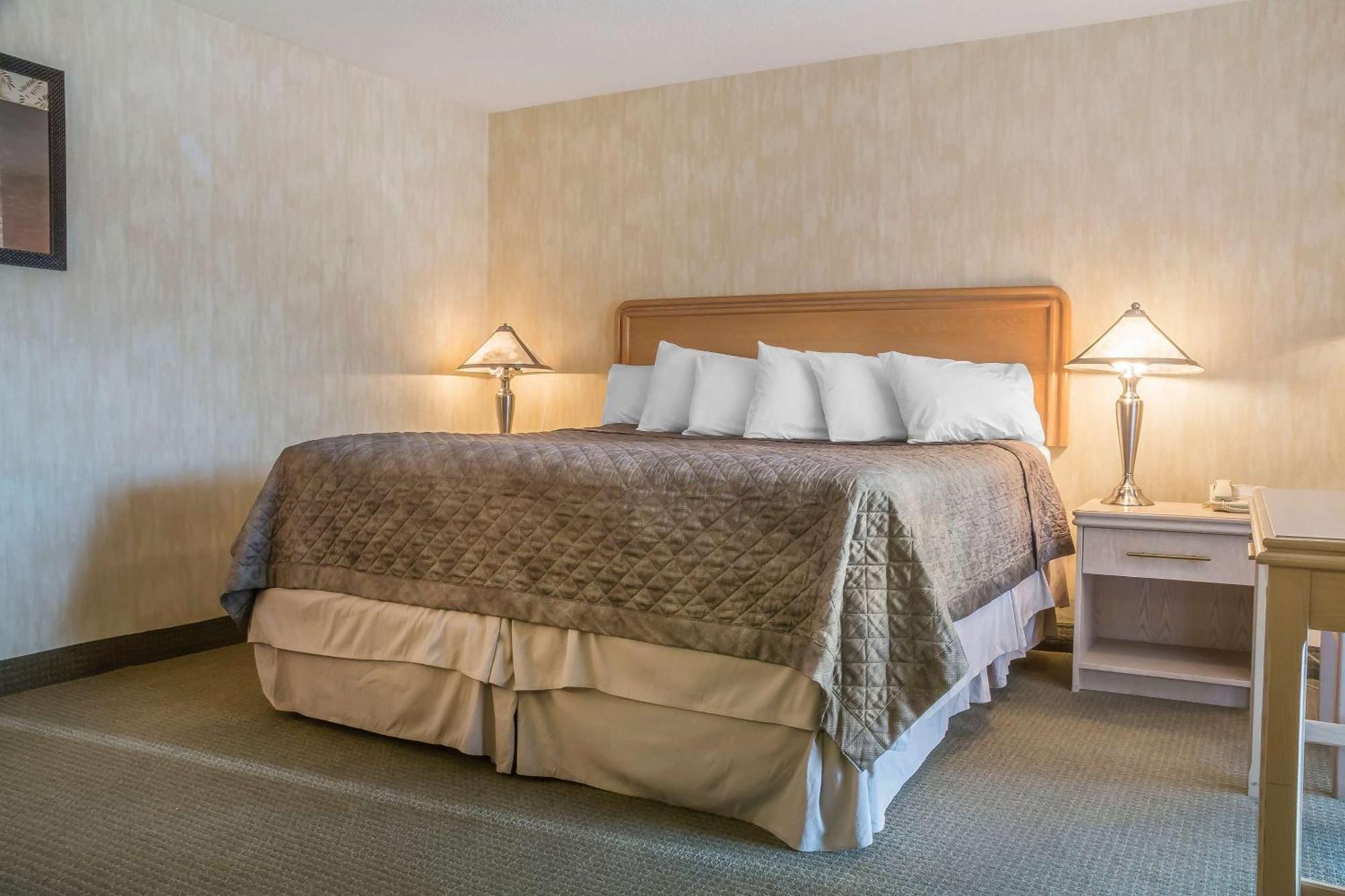 Rodeway Inn Fallsview Ниагарски водопад Екстериор снимка