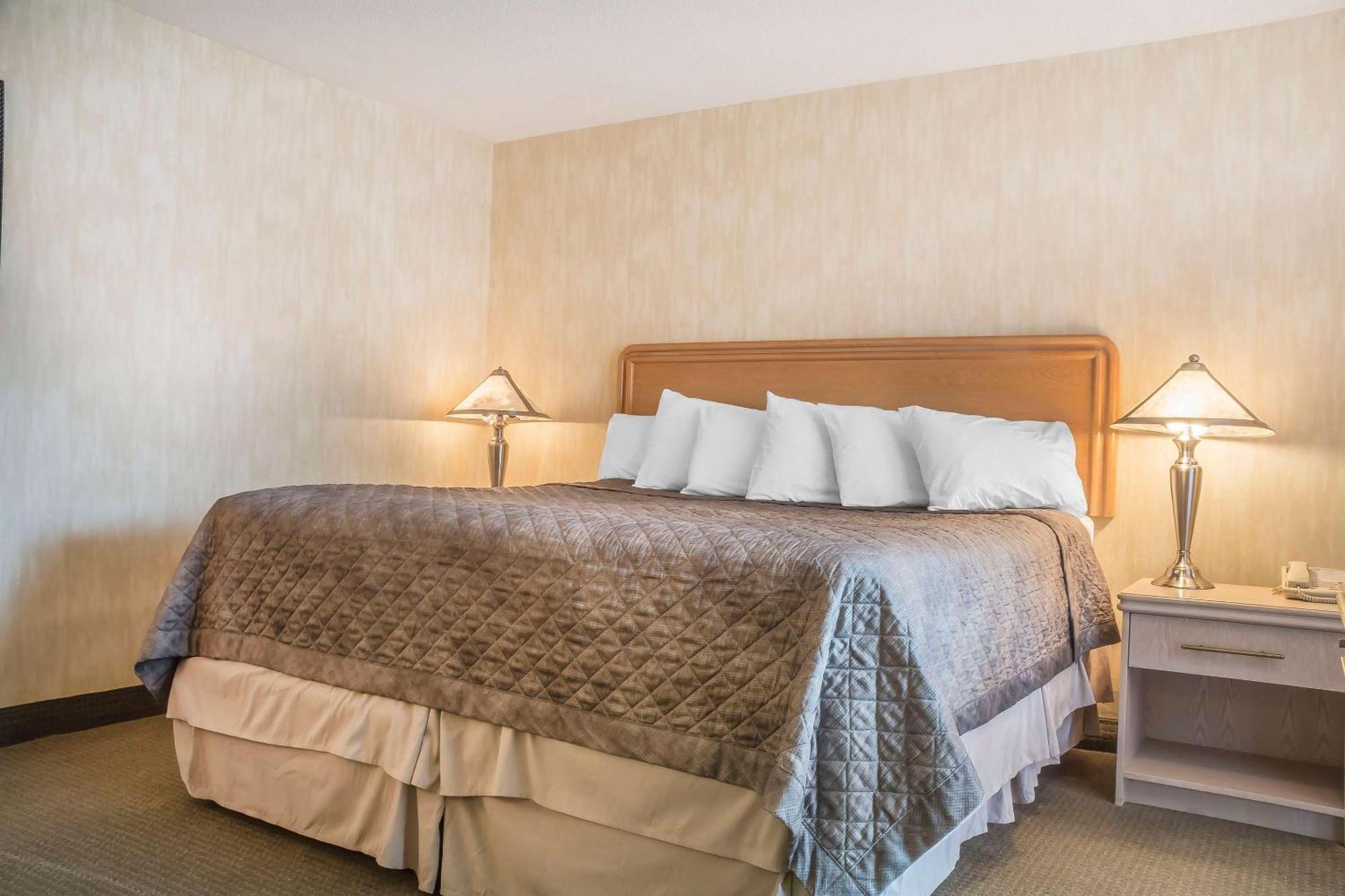 Rodeway Inn Fallsview Ниагарски водопад Екстериор снимка