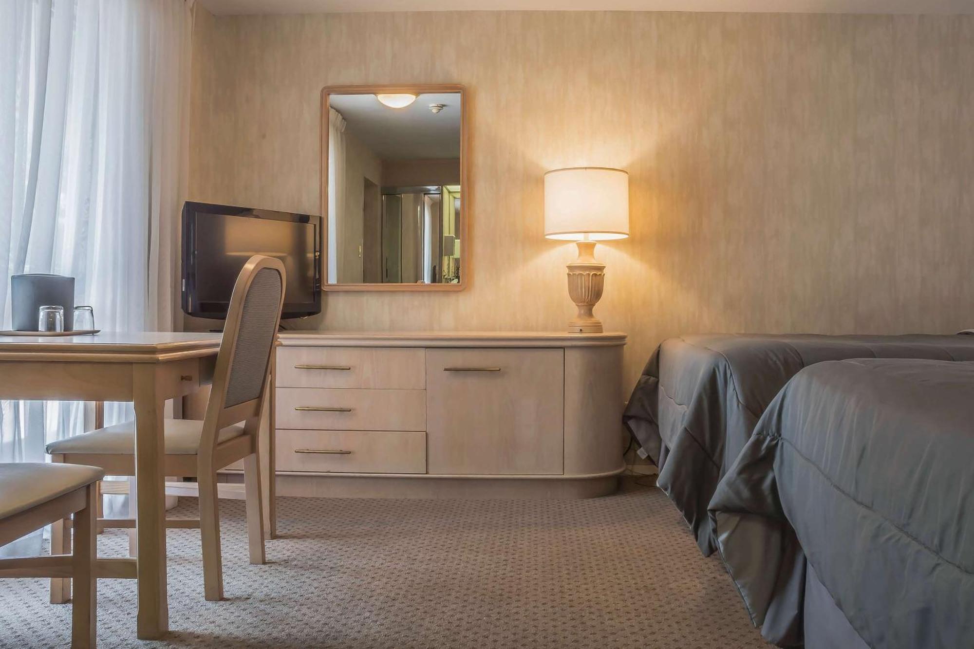 Rodeway Inn Fallsview Ниагарски водопад Екстериор снимка