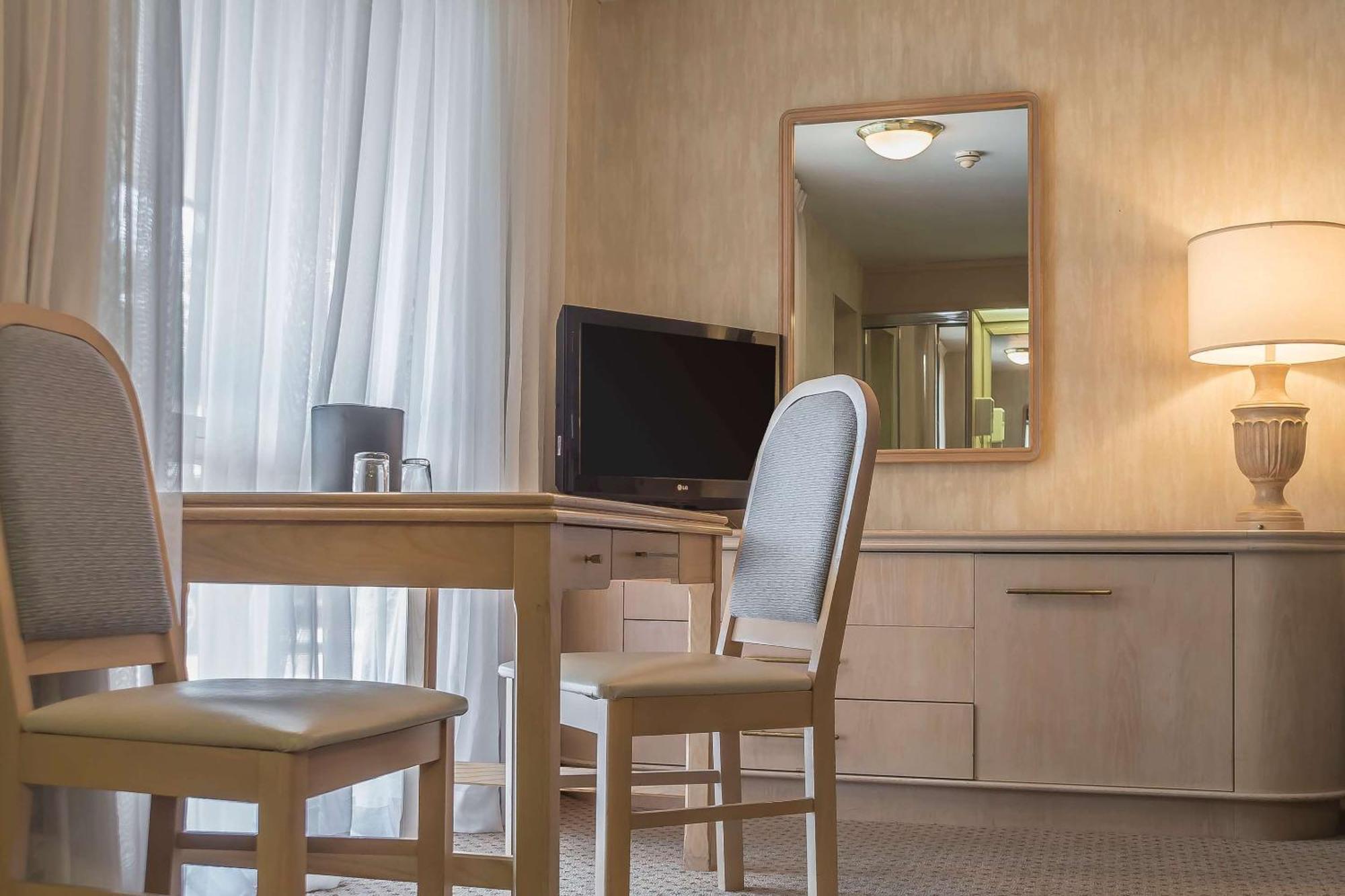 Rodeway Inn Fallsview Ниагарски водопад Екстериор снимка