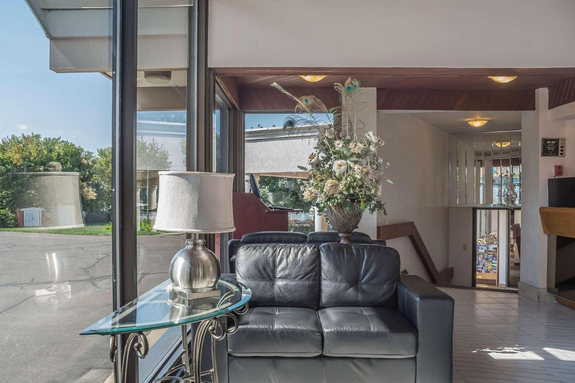 Rodeway Inn Fallsview Ниагарски водопад Екстериор снимка